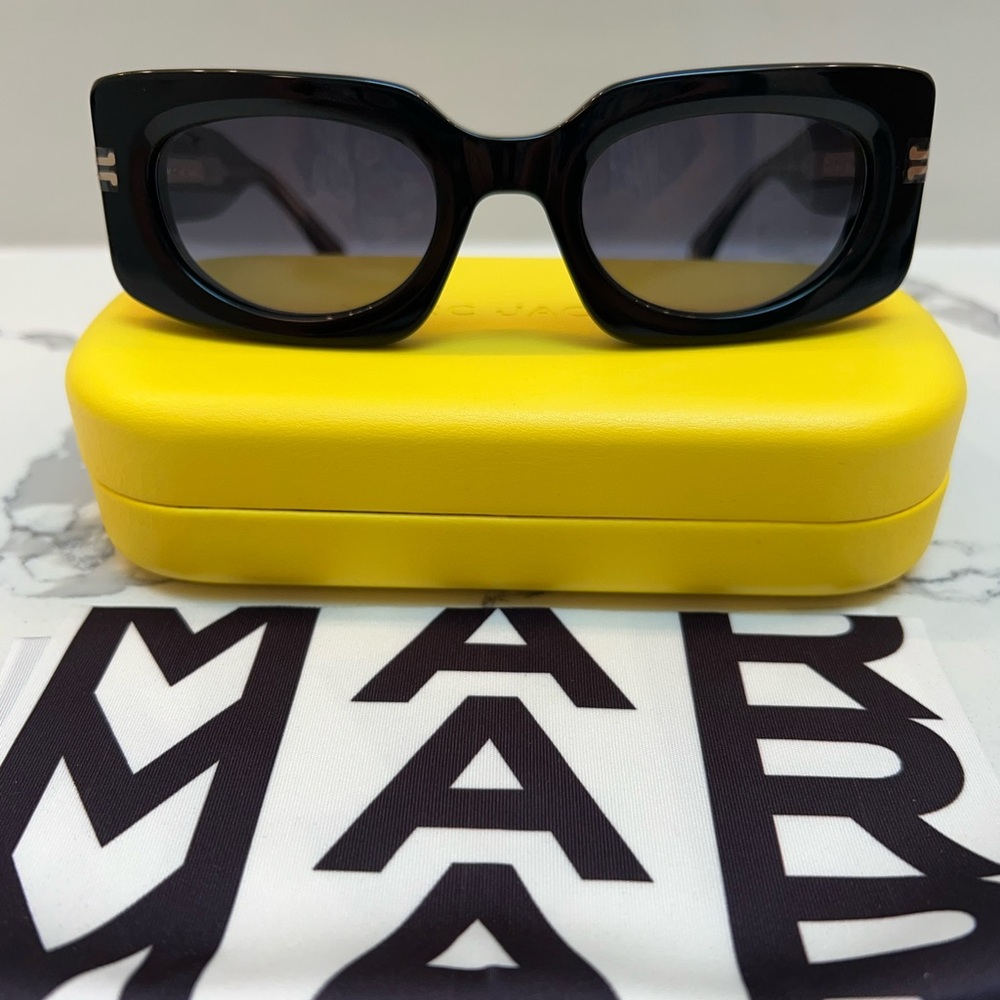 MARC JACOBS MJ-1075/S Black/Grey Rectangular Women's Sunglasses BRAND NEW